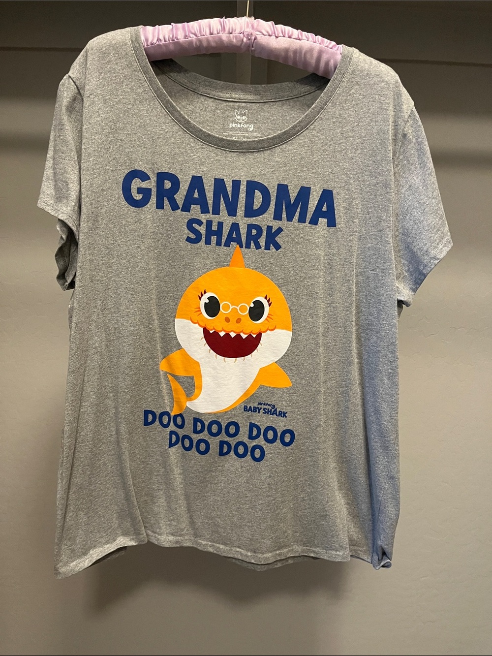 Grandma Shark Graphic Short Sleeve Tee - Gray